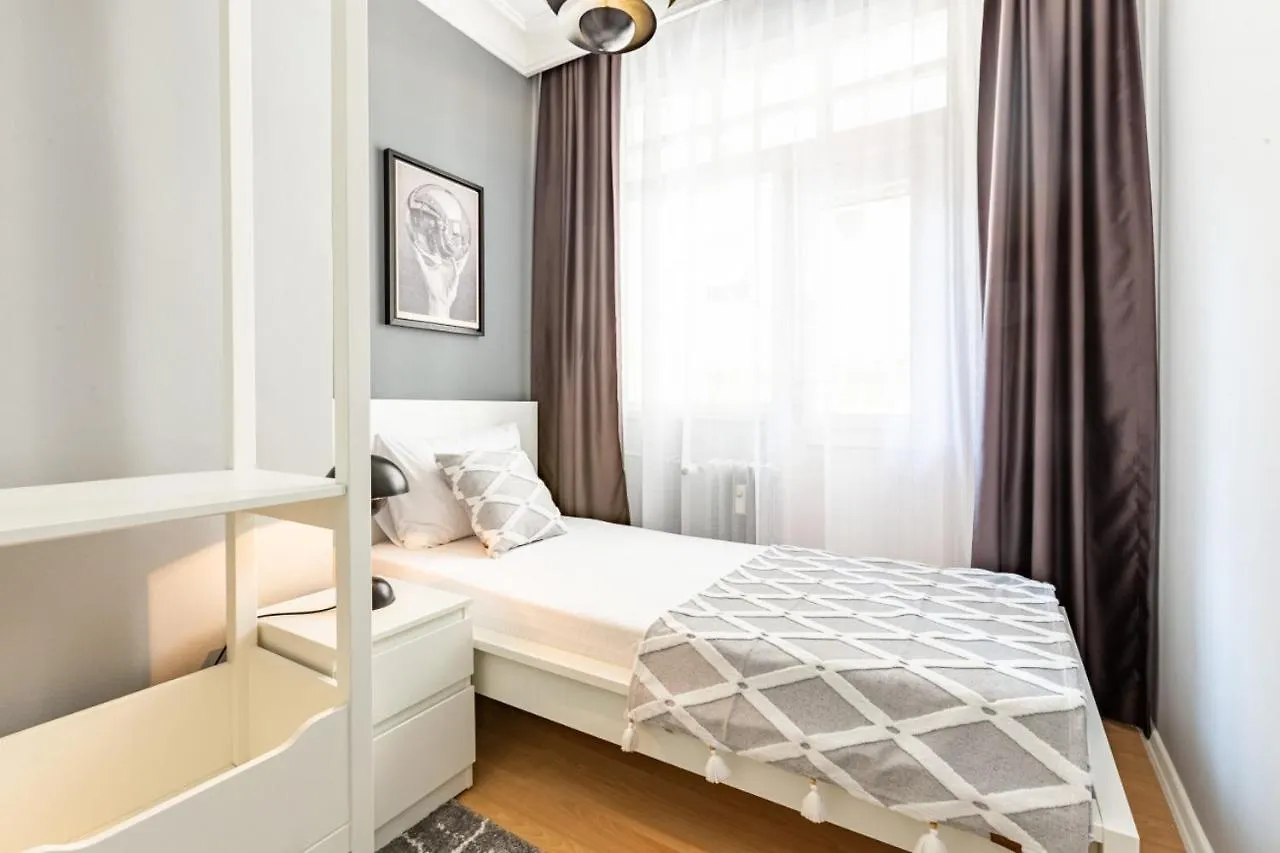 Spacious Apartment On Bagdat Street Kadikoy 伊斯坦布尔